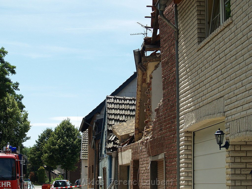 Detonation im Haus Erftstadt Dirmertsheim Brueckenstr P649.JPG